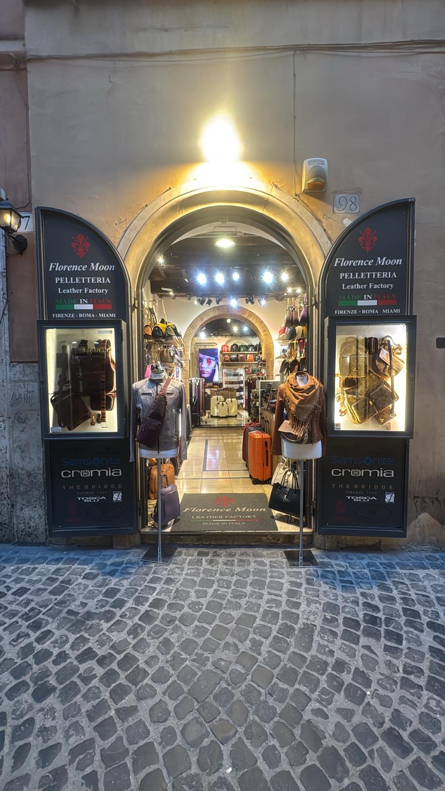 Florence Moon — Via dei Coronari, 98